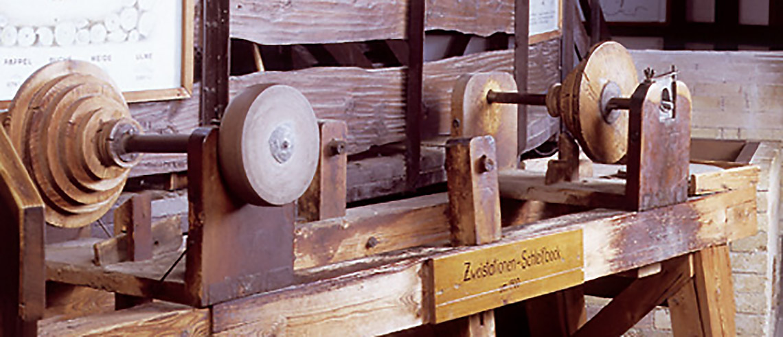 Historischer Schleifbock